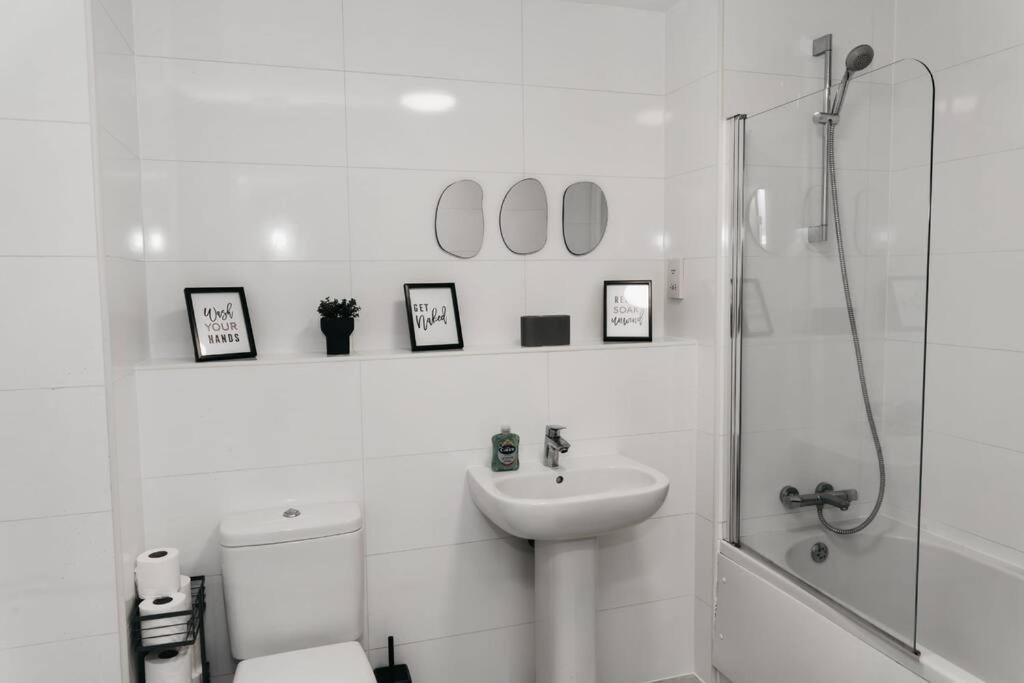 Stunning Modern Heart Of The City Apartment 谢菲尔德 外观 照片